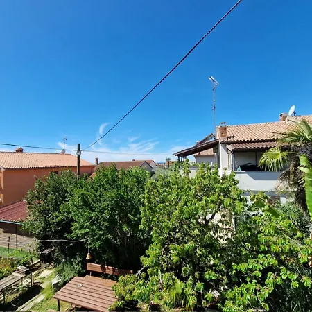 Sunny With Large Balcony By Mihaela Apartment
