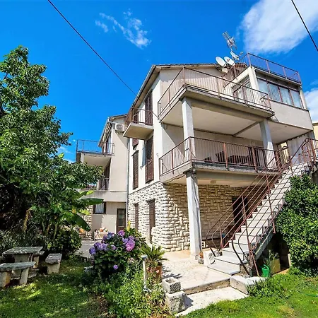 Sunny With Large Balcony By Mihaela Apartment Poreč
