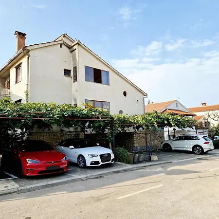 Sunny With Large Balcony By Mihaela *