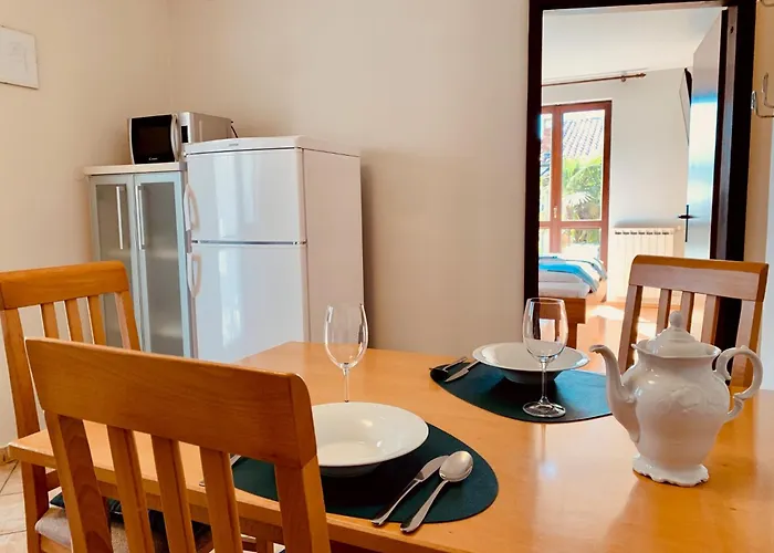 Sunny With Large Balcony By Mihaela Lejlighed *