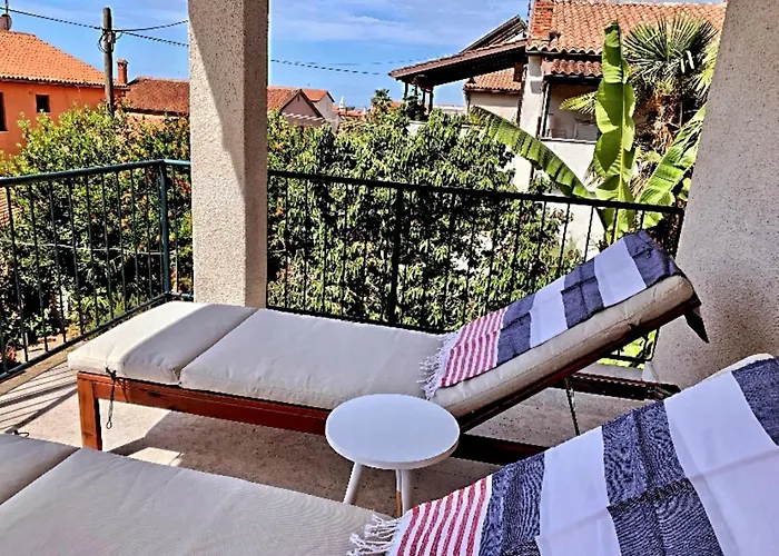 Sunny With Large Balcony By Mihaela Lejlighed