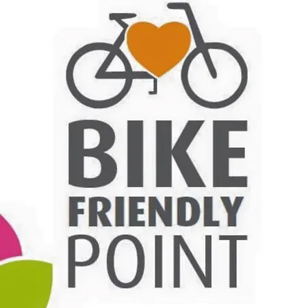 Sunny With Large Balcony By Mihaela شقة