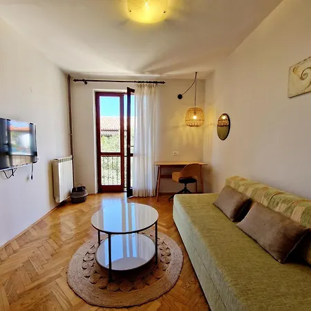 شقة Sunny With Large Balcony By Mihaela