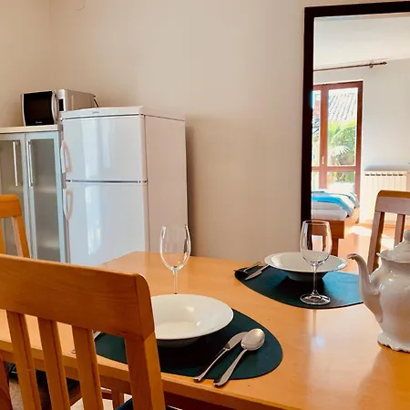 Sunny With Large Balcony By Mihaela דירה *