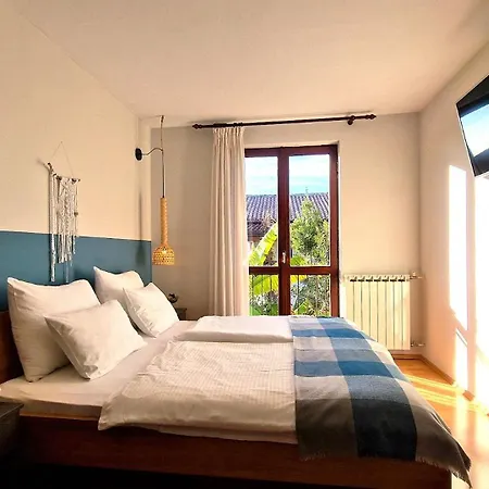 Sunny With Large Balcony By Mihaela דירה *