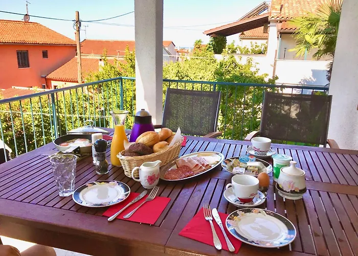 Sunny With Large Balcony By Mihaela * Πόρετς