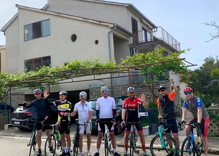 Sunny With Large Balcony By Mihaela Appartement Poreč