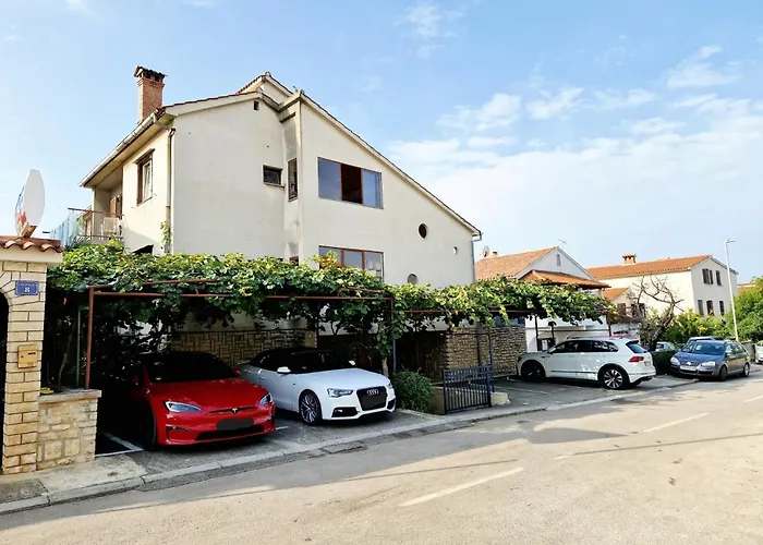 Sunny With Large Balcony By Mihaela *