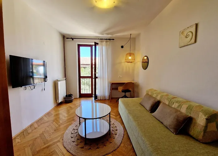 Daire Sunny With Large Balcony By Mihaela