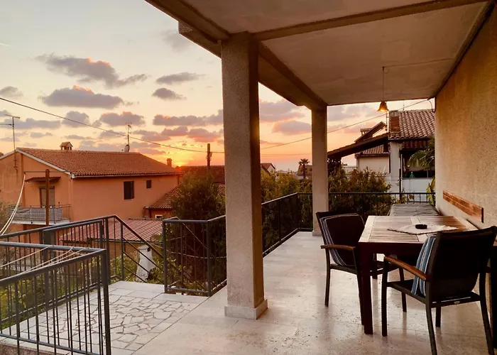 Sunny With Large Balcony By Mihaela Poreč