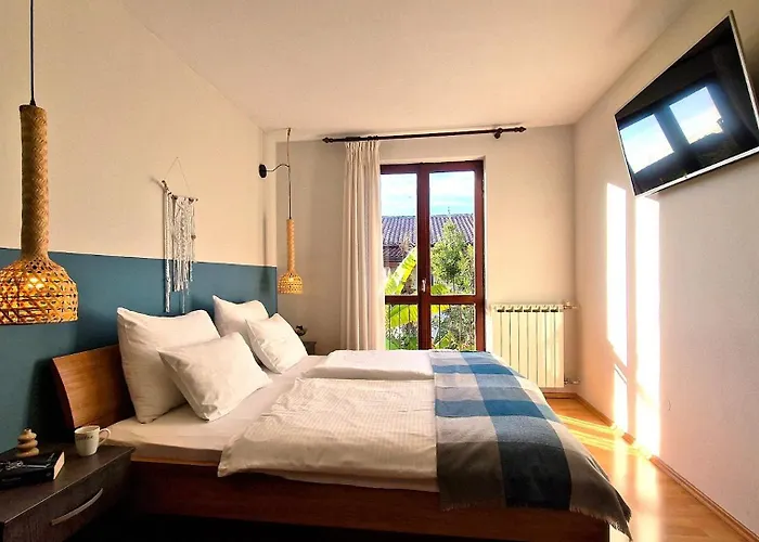 Sunny With Large Balcony By Mihaela Appartement *