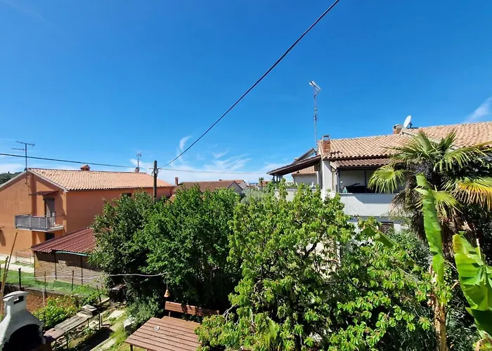 Sunny With Large Balcony By Mihaela Apartamento