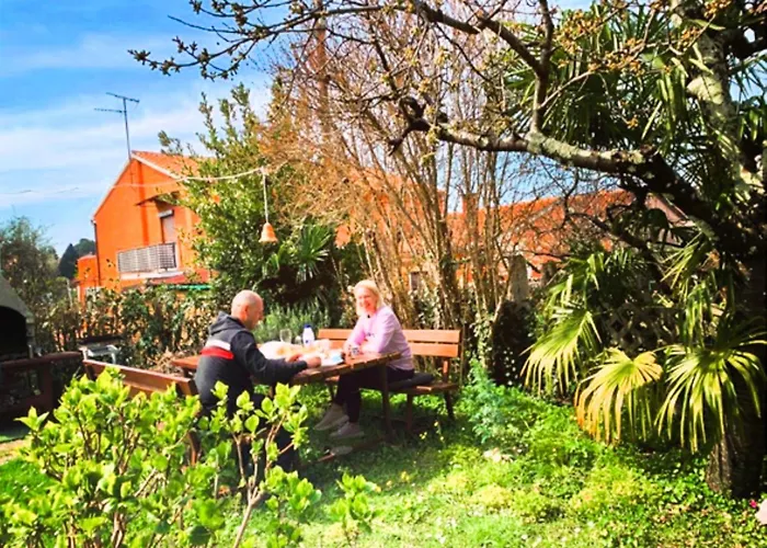 Sunny With Large Balcony By Mihaela Apartamento *