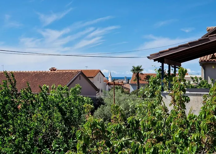 Sunny With Large Balcony By Mihaela *